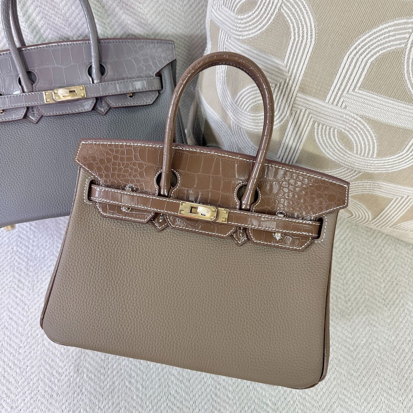 Women's Layer Cowhide Lychee Pattern Stitching Crocodile Large Capacity Handbags