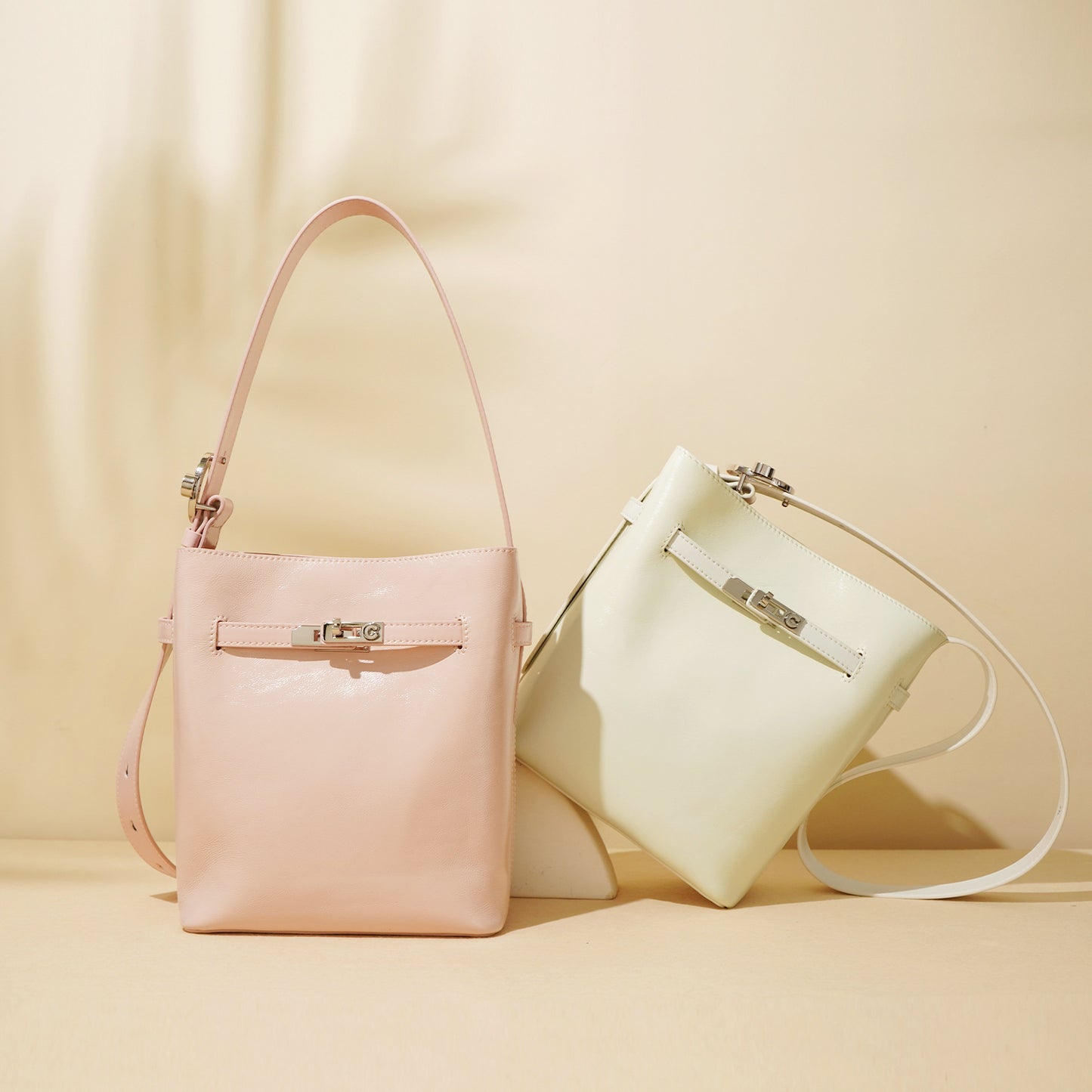 Women's Jung Niche Large Capacity Oil Wax Shoulder Bags