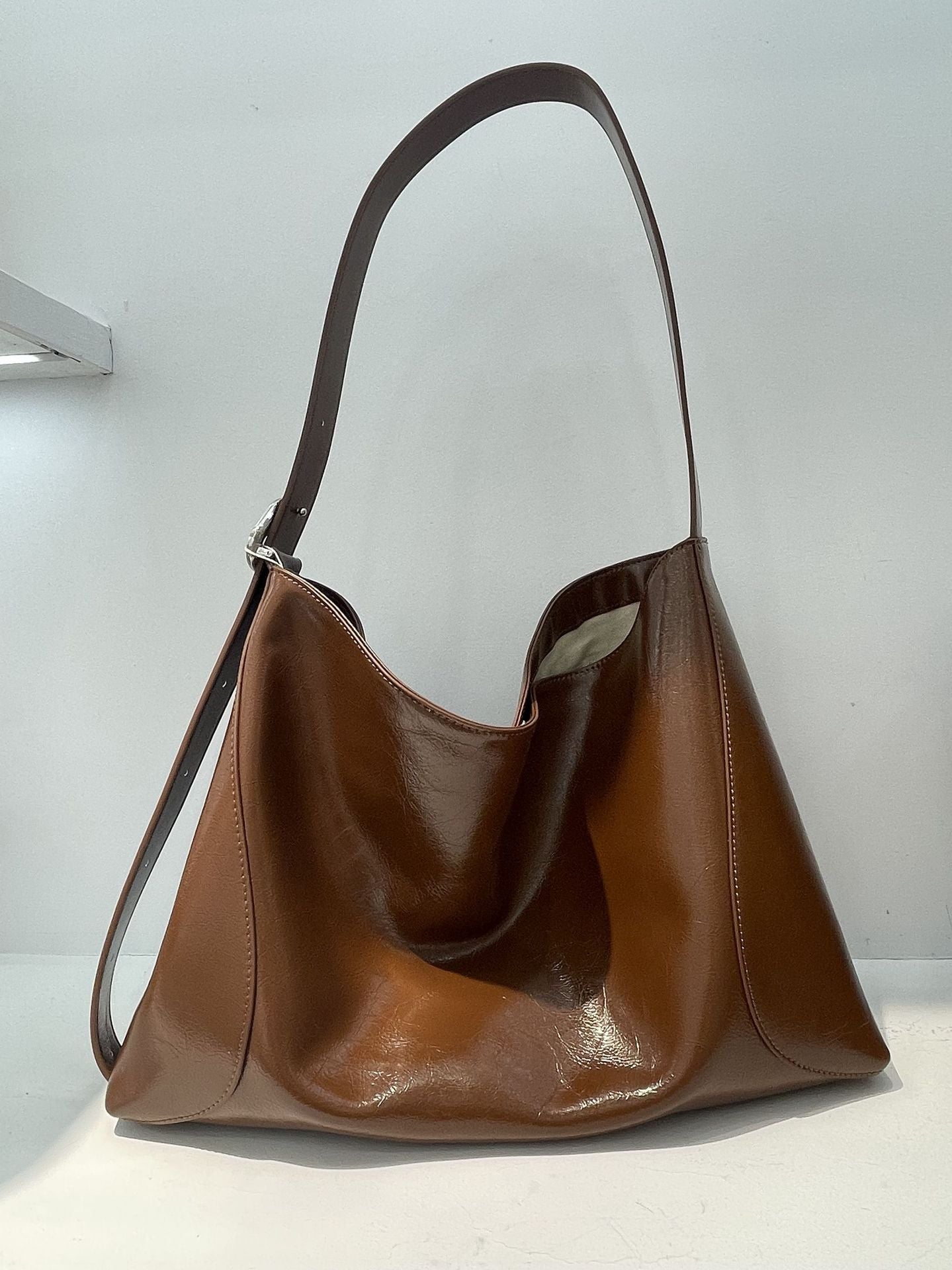 Women's Light Luxury Cowhide Versatile Large Capacity Retro Shoulder Bags