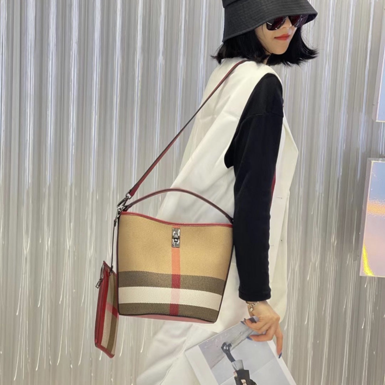 Women's High-grade Genuine Leather Fashionable Plaid Handbags