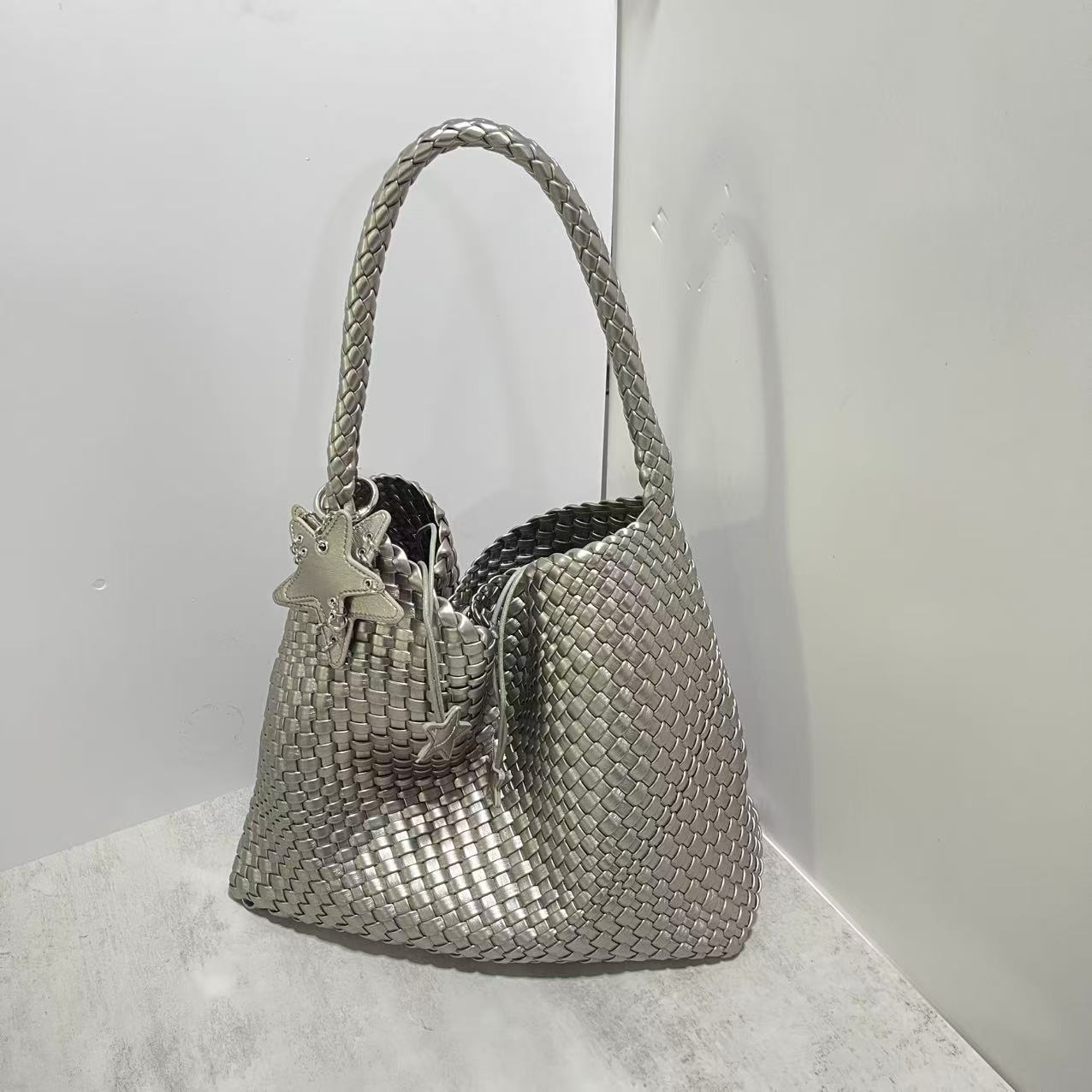 Women's Champagne Woven Large Capacity Fashion Commuter Shoulder Bags