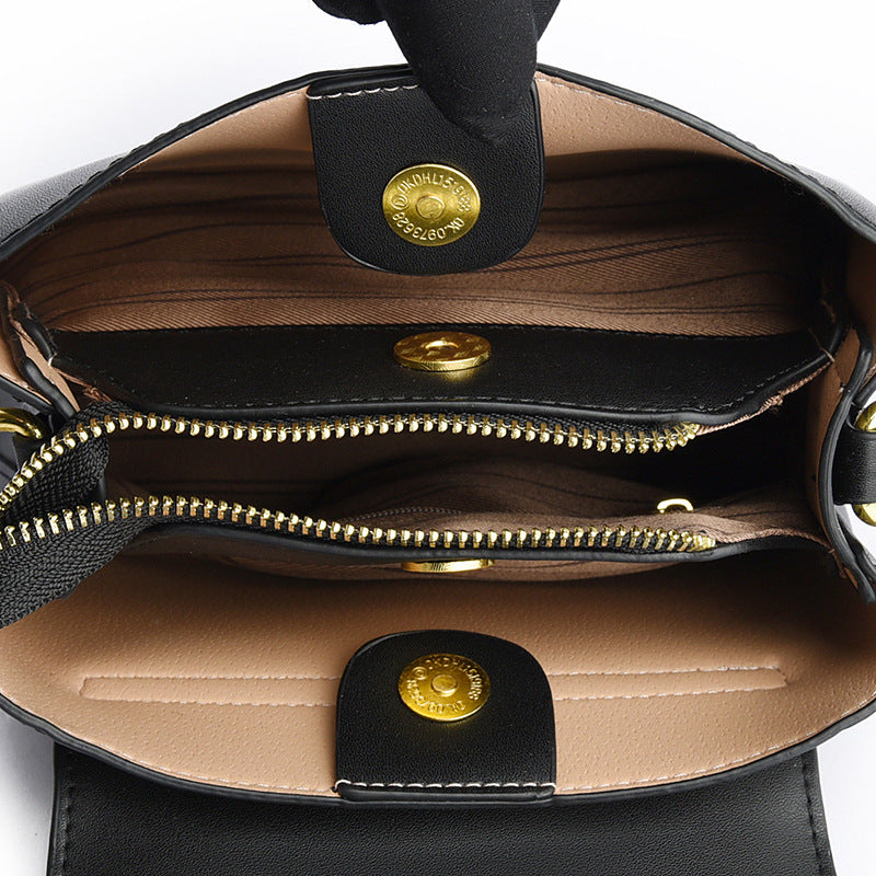 Women's Niche Ethnic Style Embroidered High-grade Fashionable Retro Artistic National Handbags