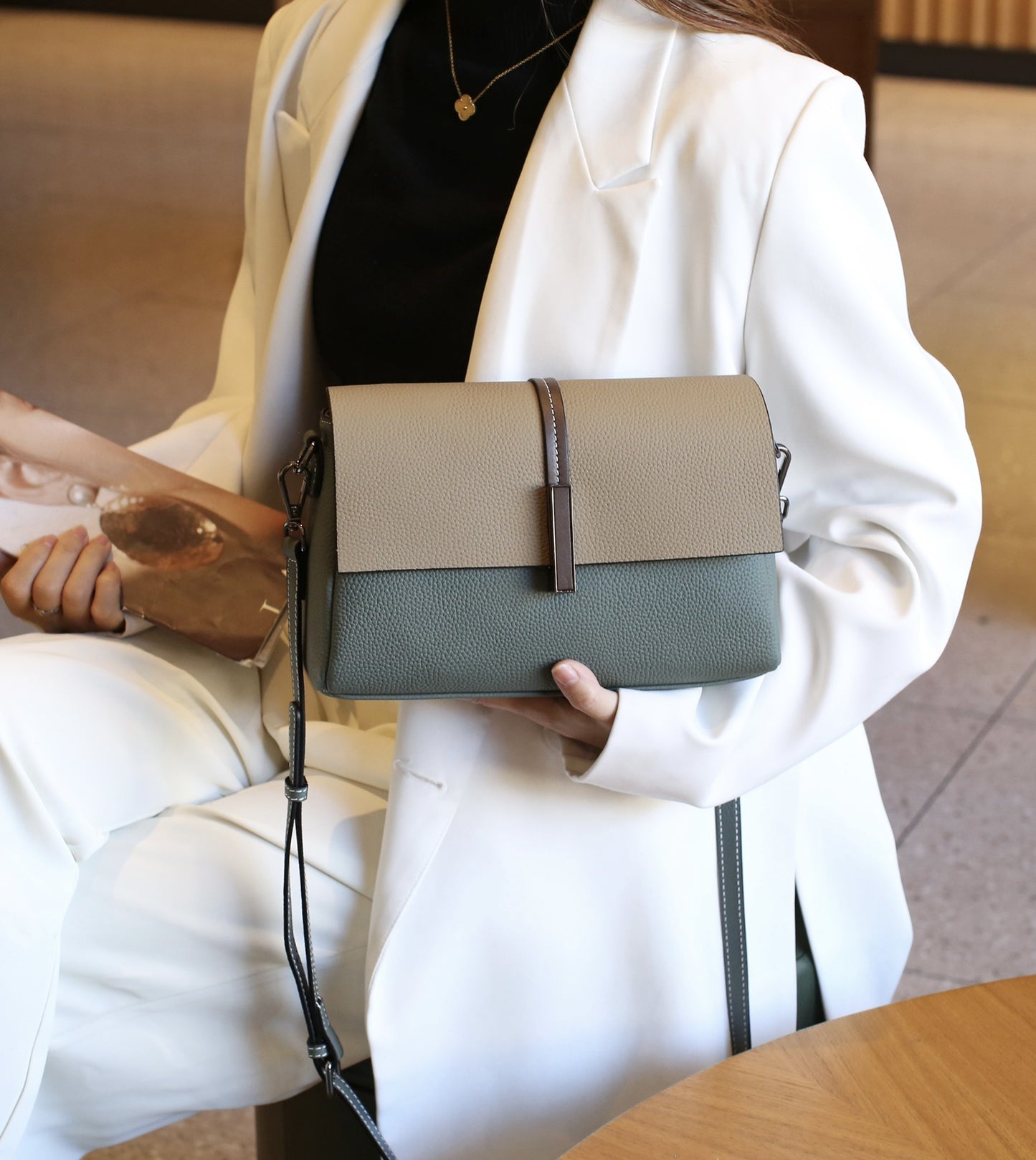 Women's Genuine Leather Stylish Good Texture Lady's Crossbody Bags