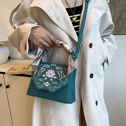 Female Chinese Fashion Embroidery Artistic Niche Crossbody Bags