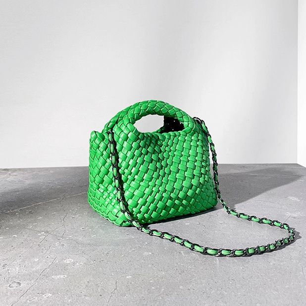 Women's Fashionable Genuine Leather Size Hand-woven Portable Handbags