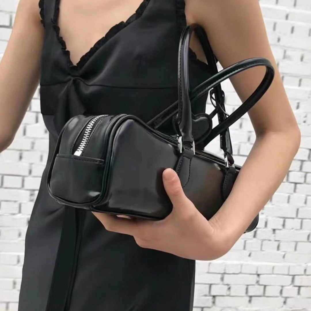 Niche Love Baguette Retro High-grade Patent Leather Shoulder Bags