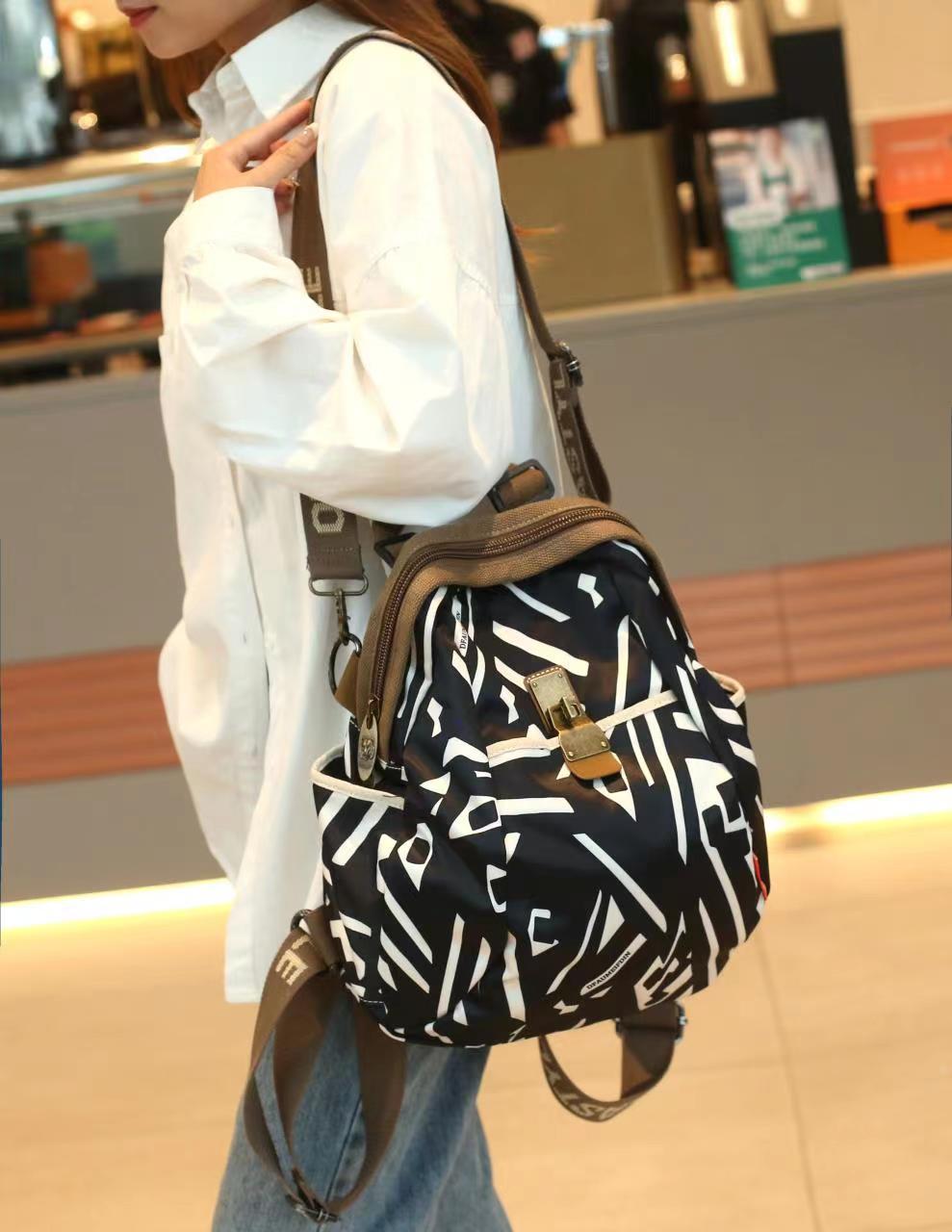 Women's Korean Style Commuter Oxford Cloth Waterproof Backpacks