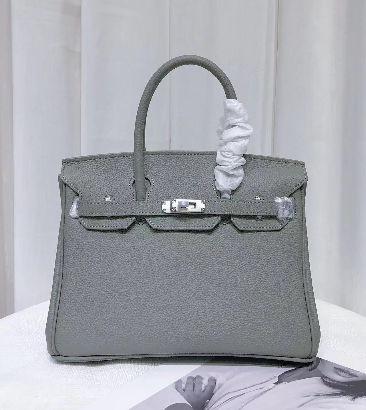 Women's First Layer Cowhide Large Capacity Genuine Leather Lychee Handbags