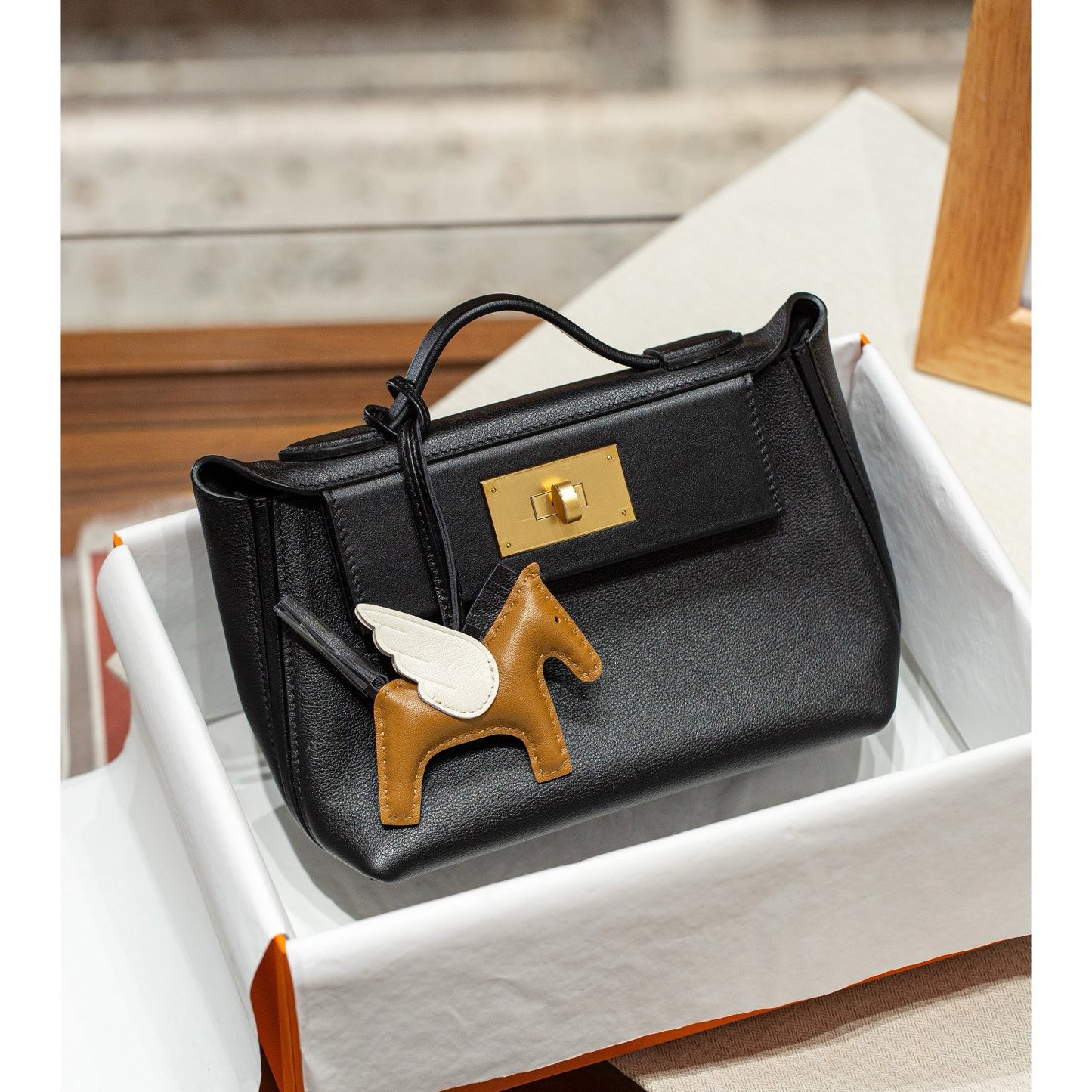 Women's Imported First Layer Cowhide Steel Hardware Shoulder Bags