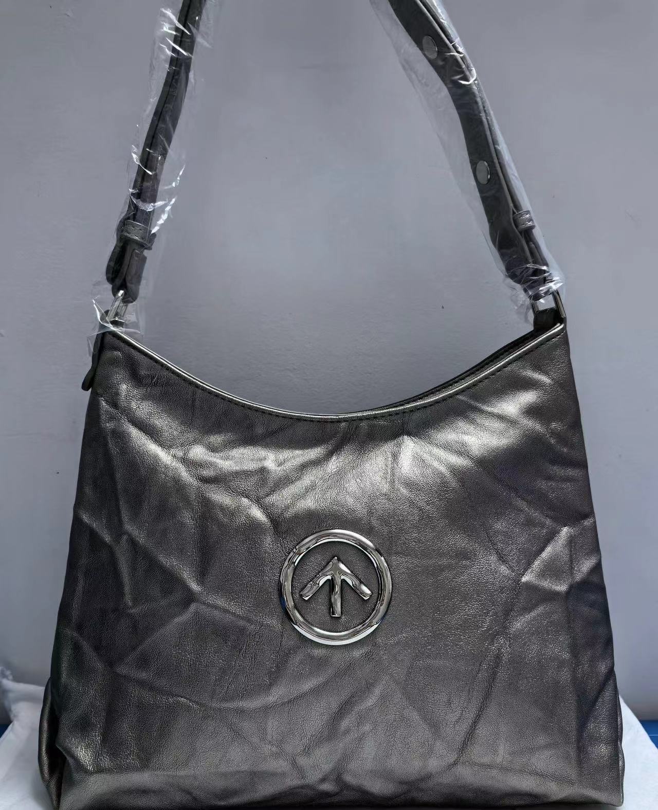 Arrow Series Pleated Vegetable Tanned Leisure Shoulder Bags