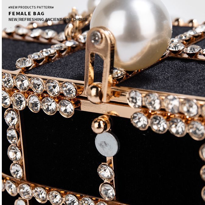 Niche Large Capacity Metal Pearl Versatile Small Square Bags