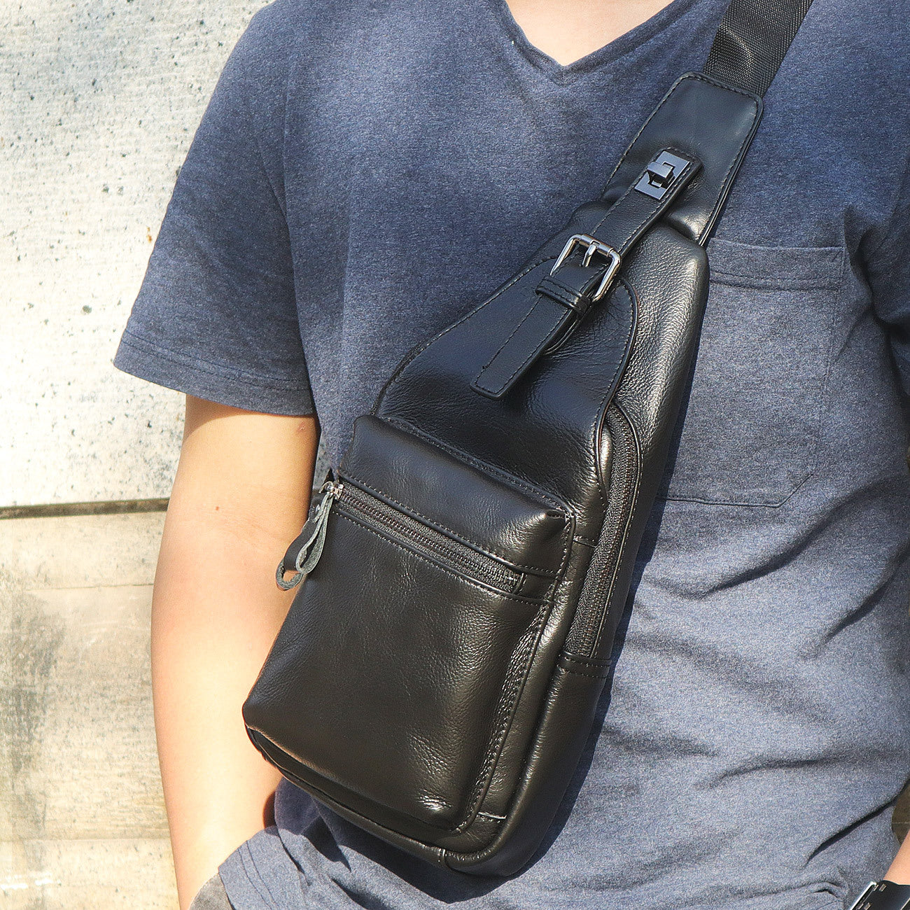 Men's Graceful Classic Leather Vintage Cowhide Men's Chest Bags