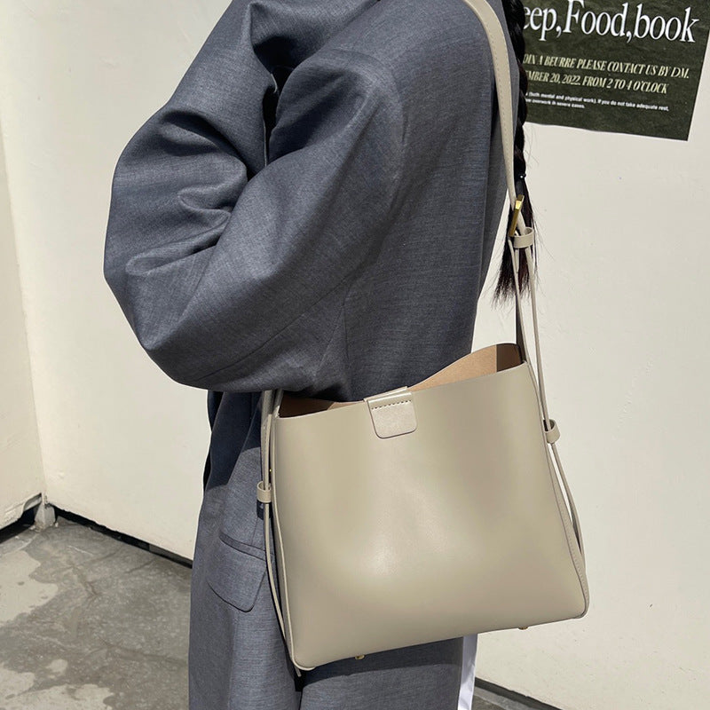 Women's High-grade Exquisite Leather Large Capacity Cowhide Bucket Bags