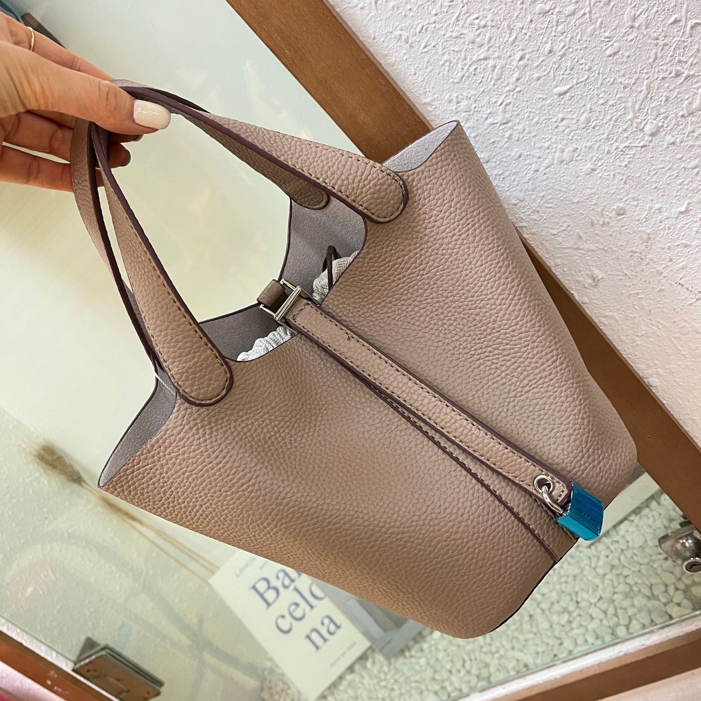 Women's Vegetable Basket Artificial Leather Textured Liner Handbags