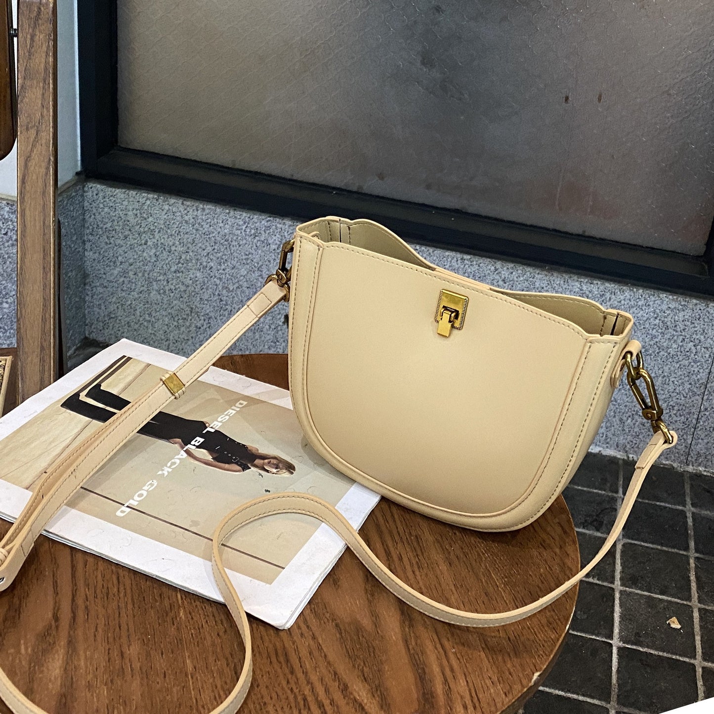 Women's Cowhide Minority Simple Fashion Zipper Little Crossbody Bags