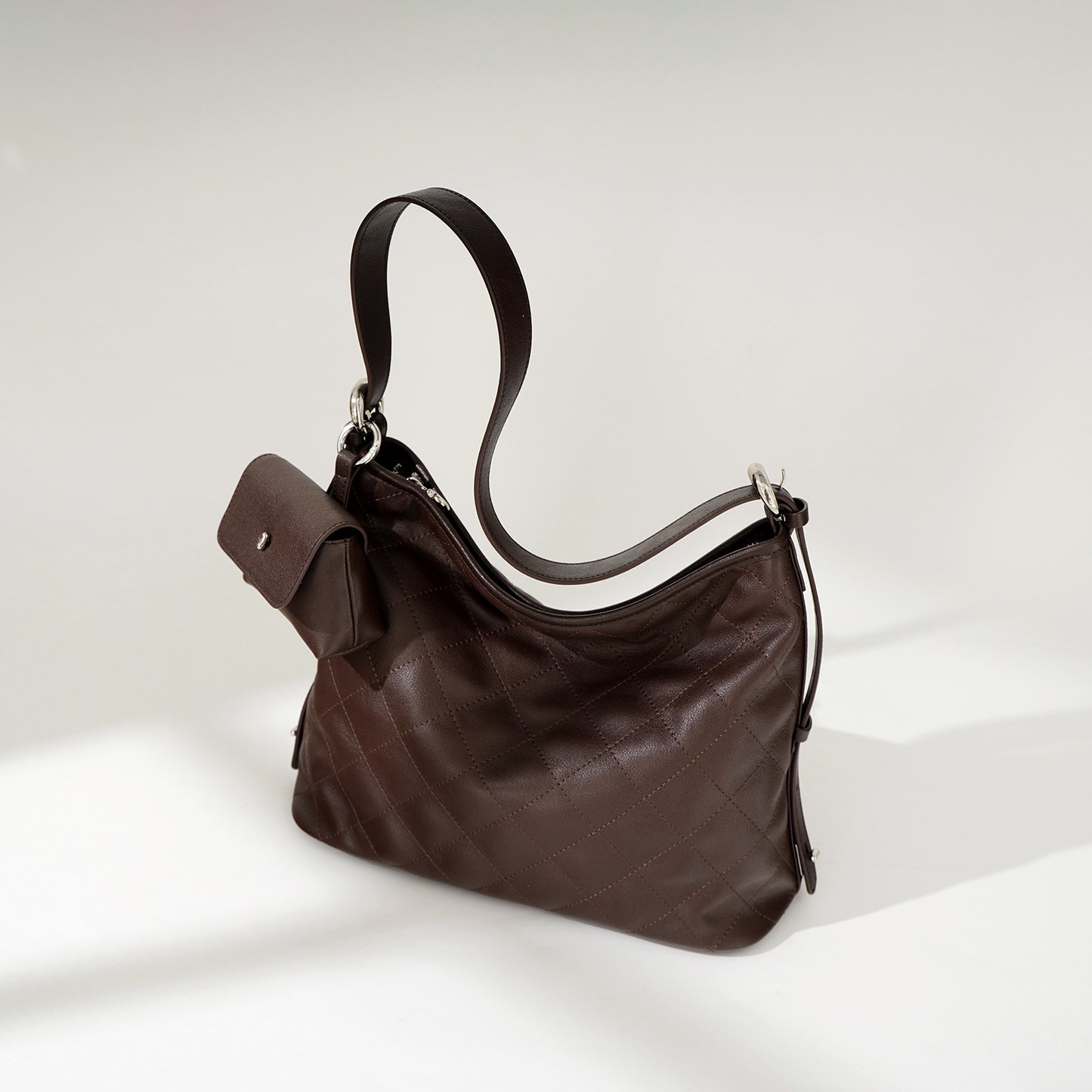 Women's Retro Leather Large Capacity Commuter Niche Bags