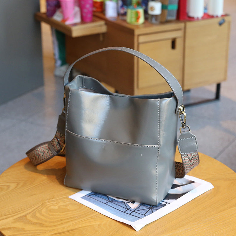 Women's Design First Layer Oil Wax Cowhide Tote Bags