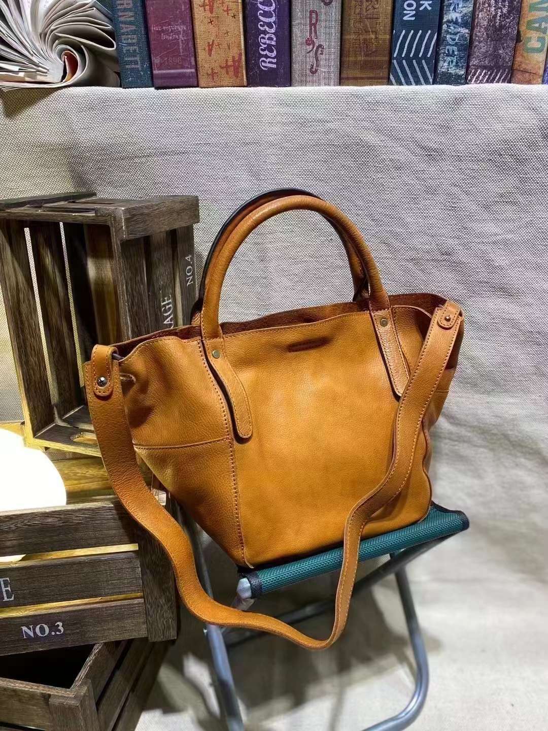 Women's Large Capacity Retro Fashion Easy Matching Handbags