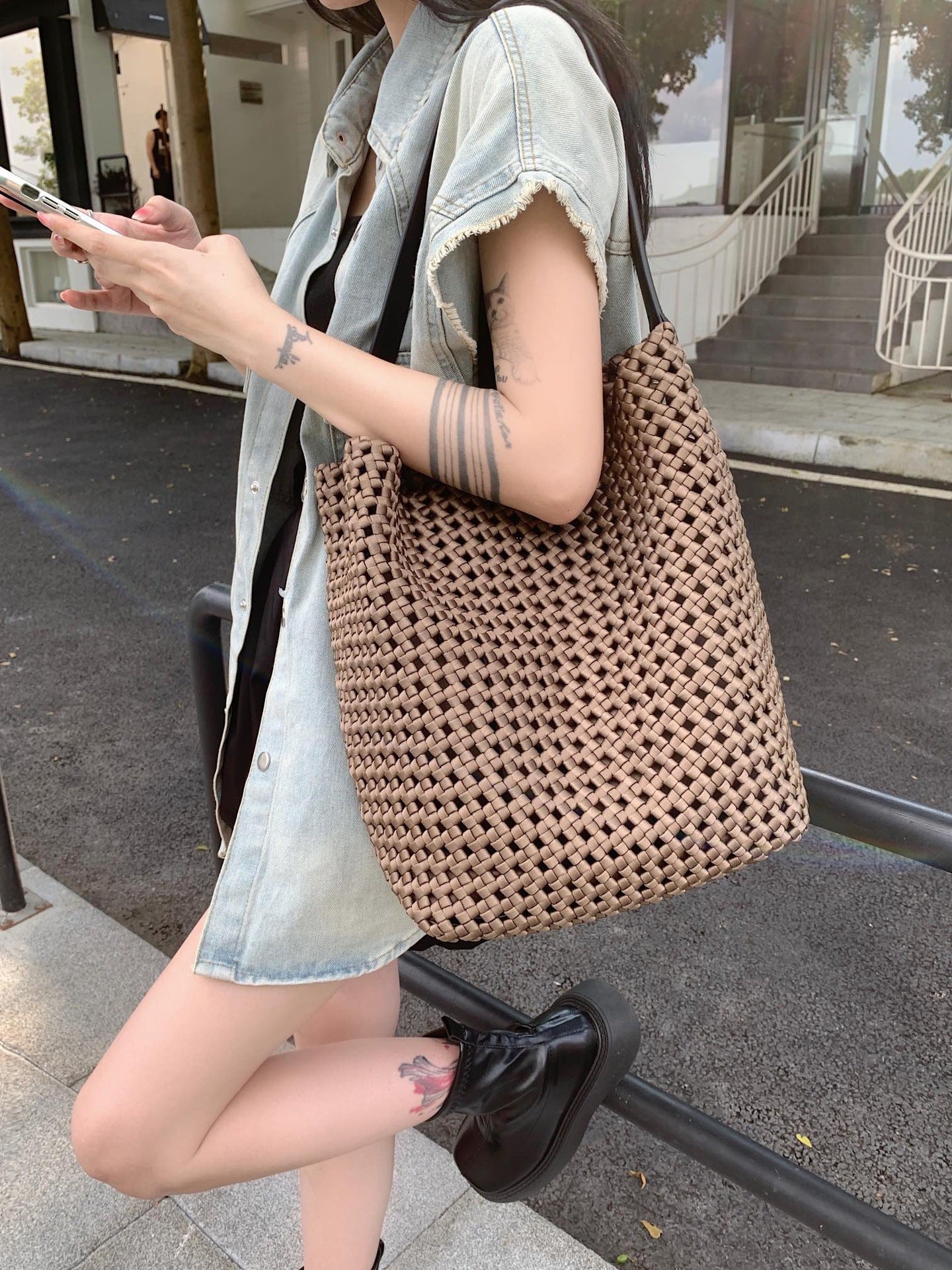 Women's Woven Large Capacity Portable Commuter Idle Shoulder Bags
