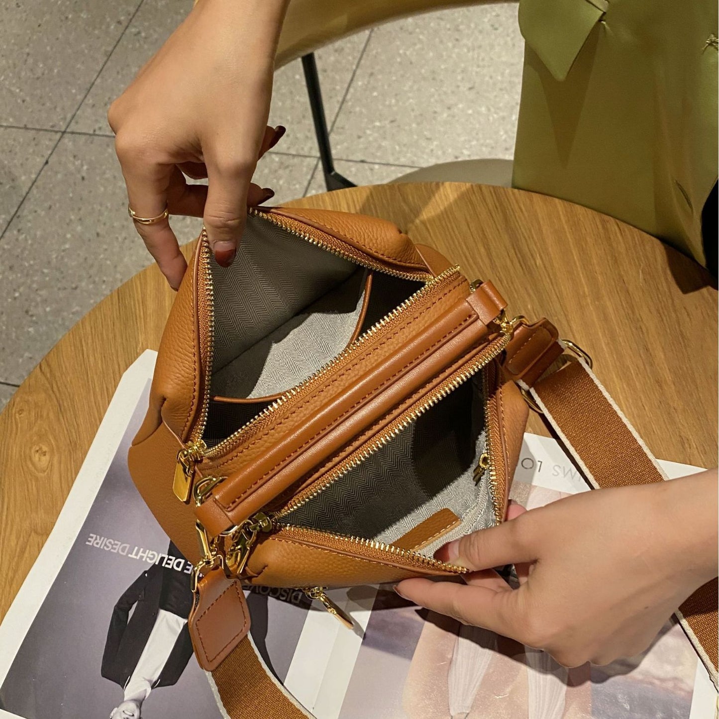 Women's First Layer Cowhide Simple Portable Fashion Shoulder Bags