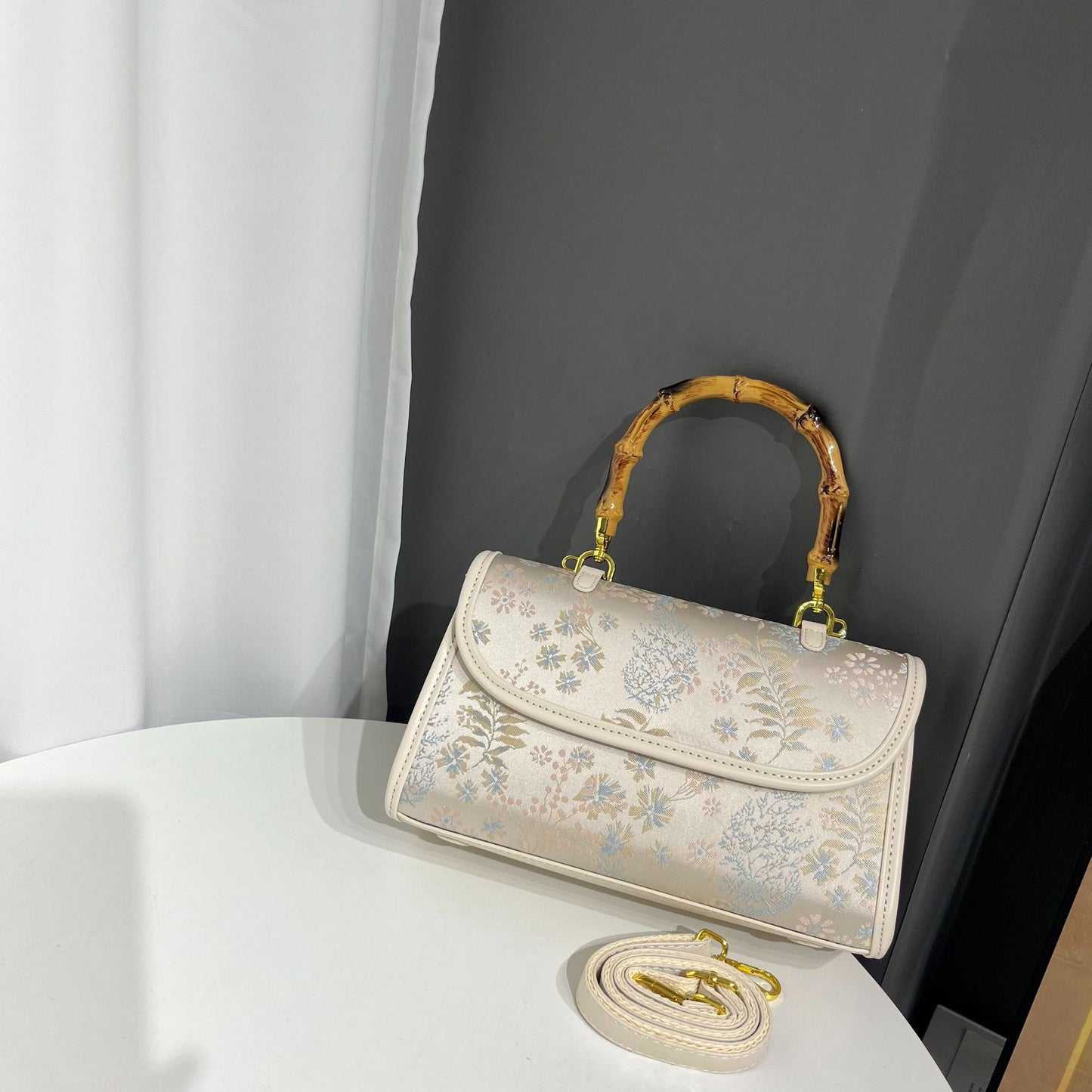Women's Elegant Chinese Style Retro Pattern Yarn Handbags