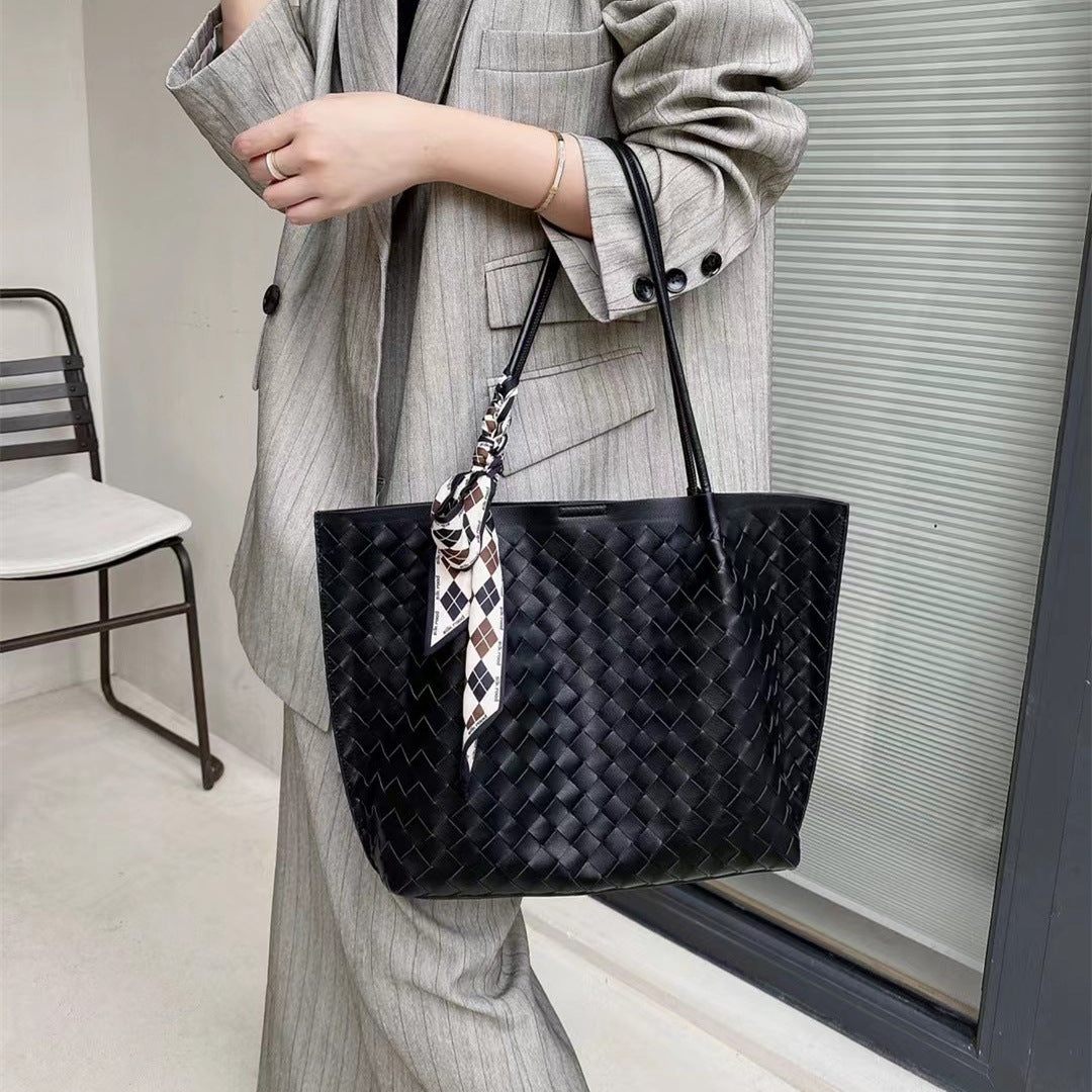 Women's Soft Cowhide Hand-woven Genuine Leather Vegetable Shoulder Bags