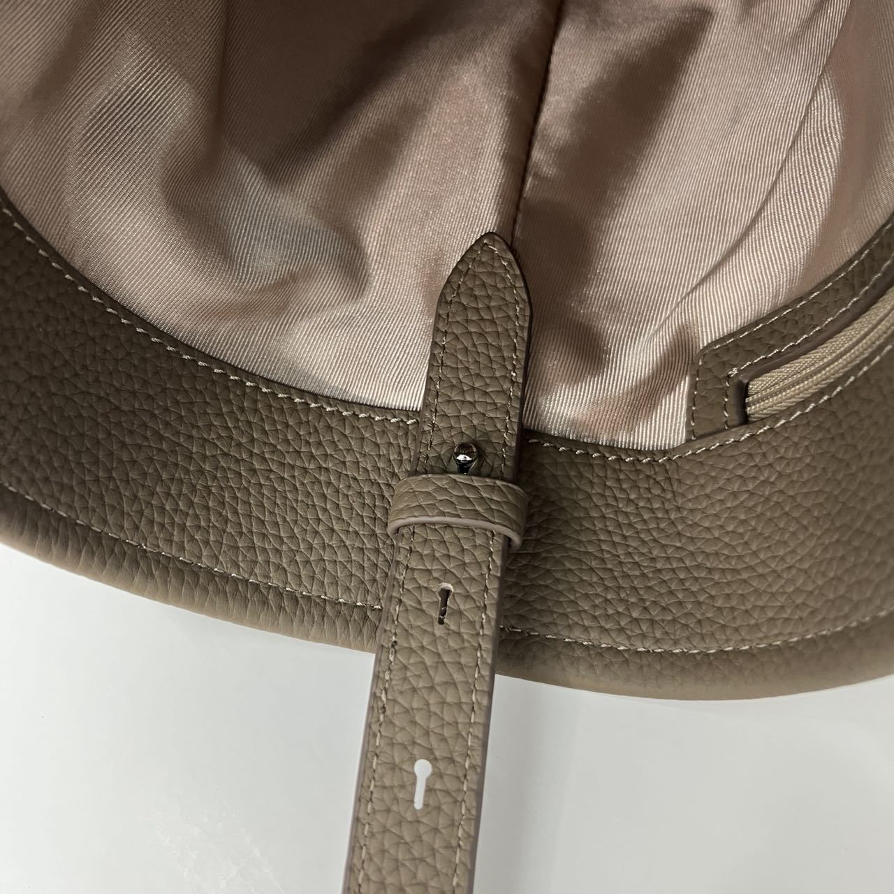 Cool Women's Creative Minority Fashion Commute Bags