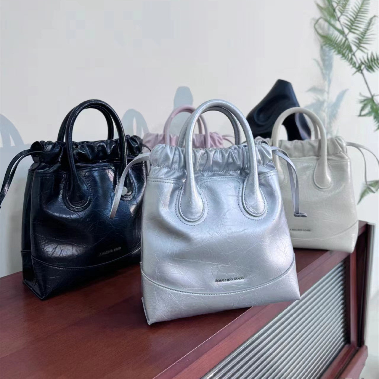 Women's Wandering Series Fashionable Large Capacity Genuine Tote Bags