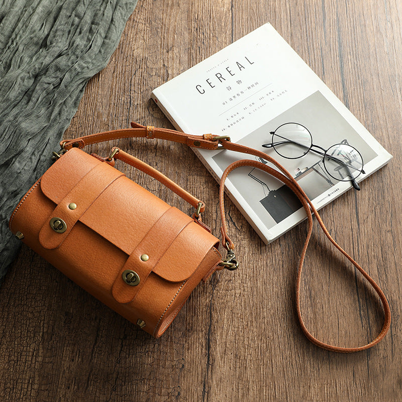 Women's Mountain Handmade Autumn Vegetable Tanning Leather Crossbody Bags