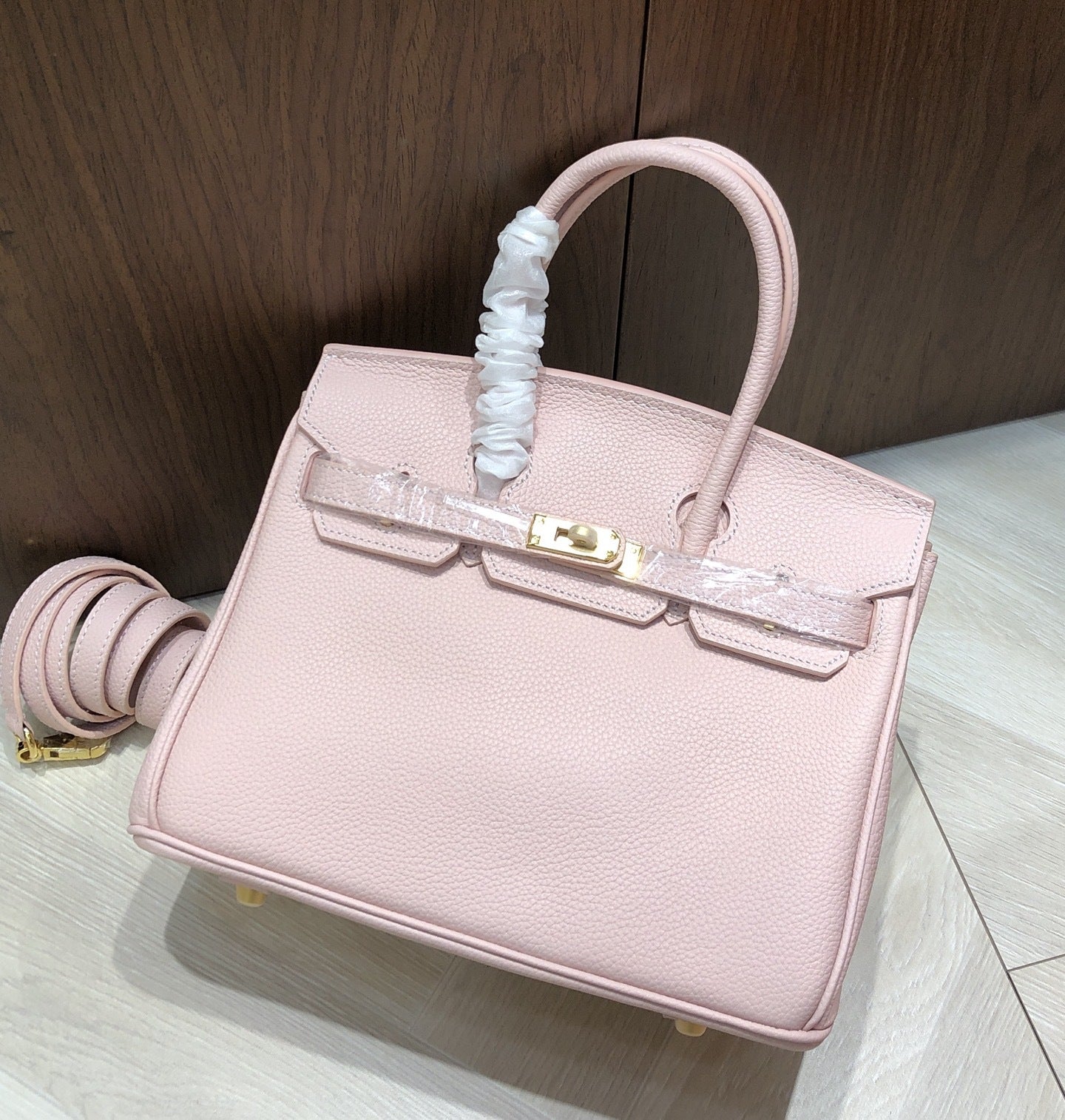 Women's First Layer Cowhide Large Capacity Genuine Leather Lychee Handbags