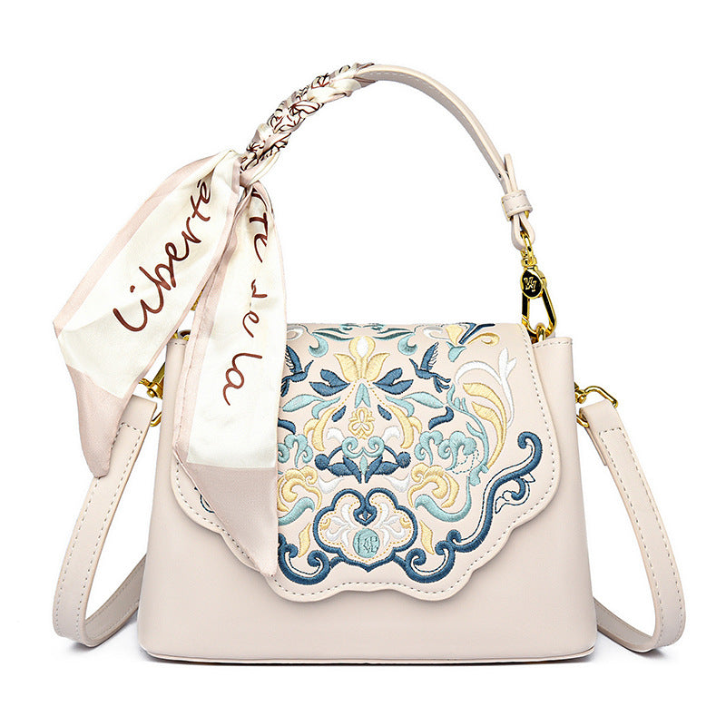 Women's Niche Ethnic Style Embroidered High-grade Fashionable Retro Artistic National Handbags