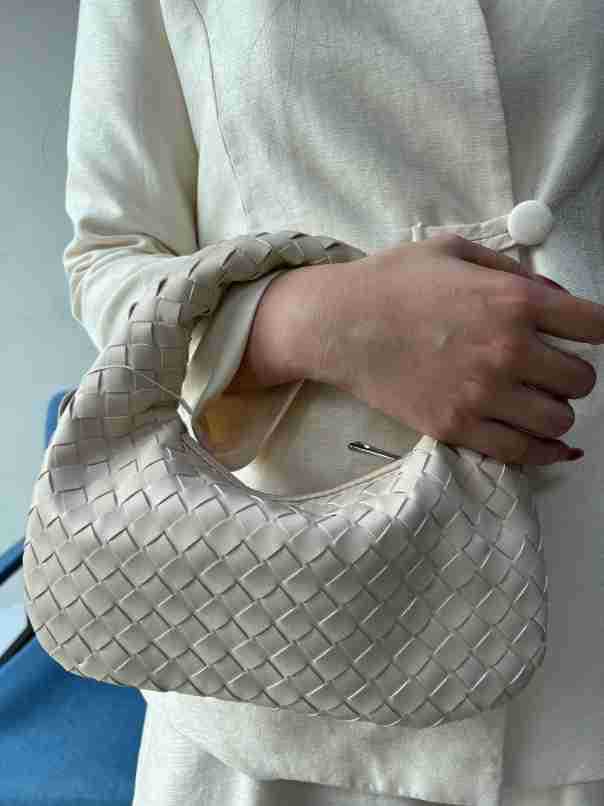 Elegant New Handmade Horn Portable Dumplings Handbags