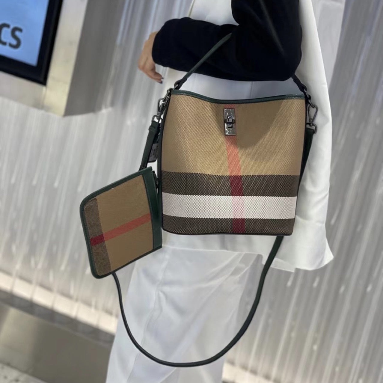 Women's High-grade Genuine Leather Fashionable Plaid Handbags