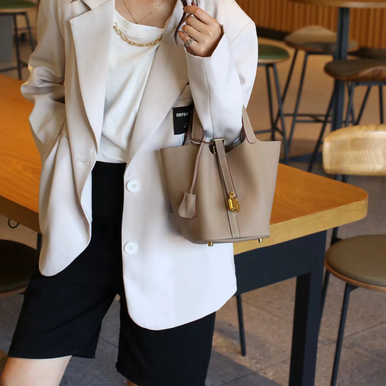 Women's Basket Lychee Pattern First Layer Cowhide Solid Bucket Bags