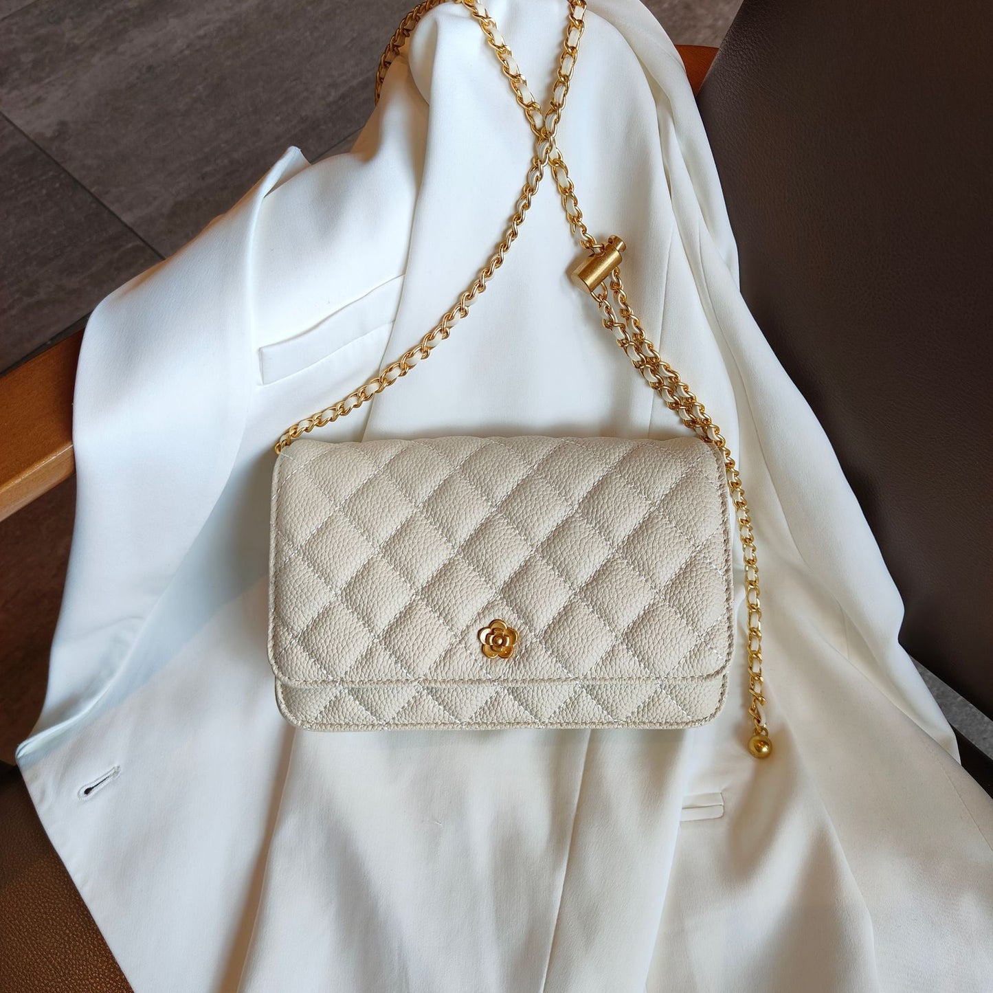 Women's First Layer Cowhide Diamond Pattern Golden Crossbody Bags