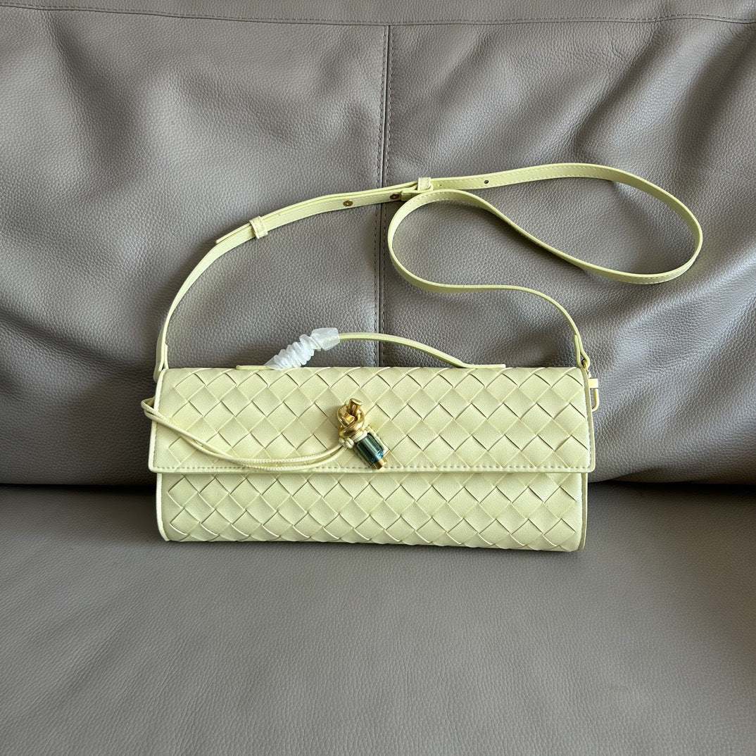 Women's French Stick Texture Hand-woven Hardware Fashion Handbags