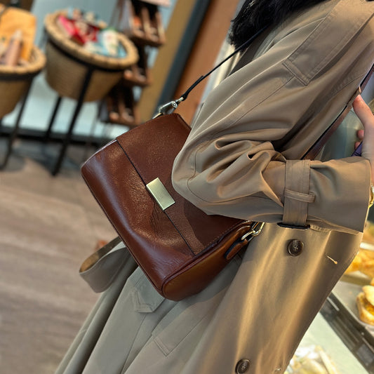 Women's Underarm Fashion Retro Sense Niche Leather Handbags