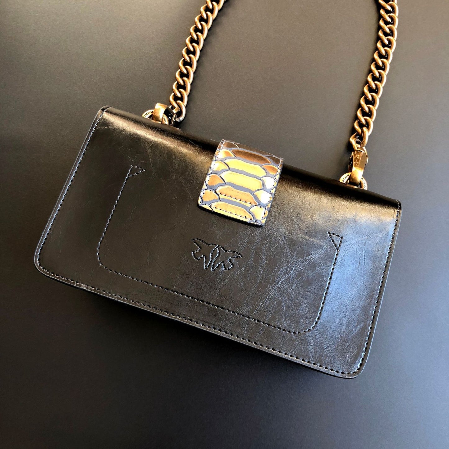 Women's Swallow Oil Wax Leather Retro Gear Crossbody Bags