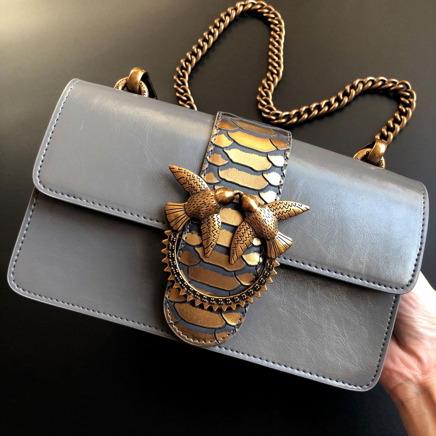 Women's Swallow Oil Wax Leather Retro Gear Crossbody Bags
