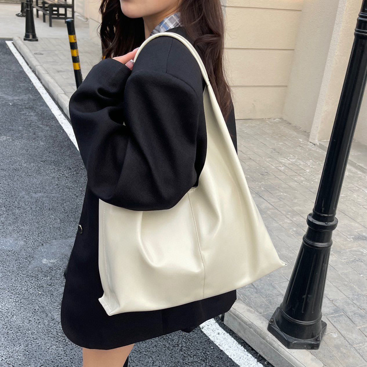 Women's Leather Oil Wax Large Capacity Minimalist Bags