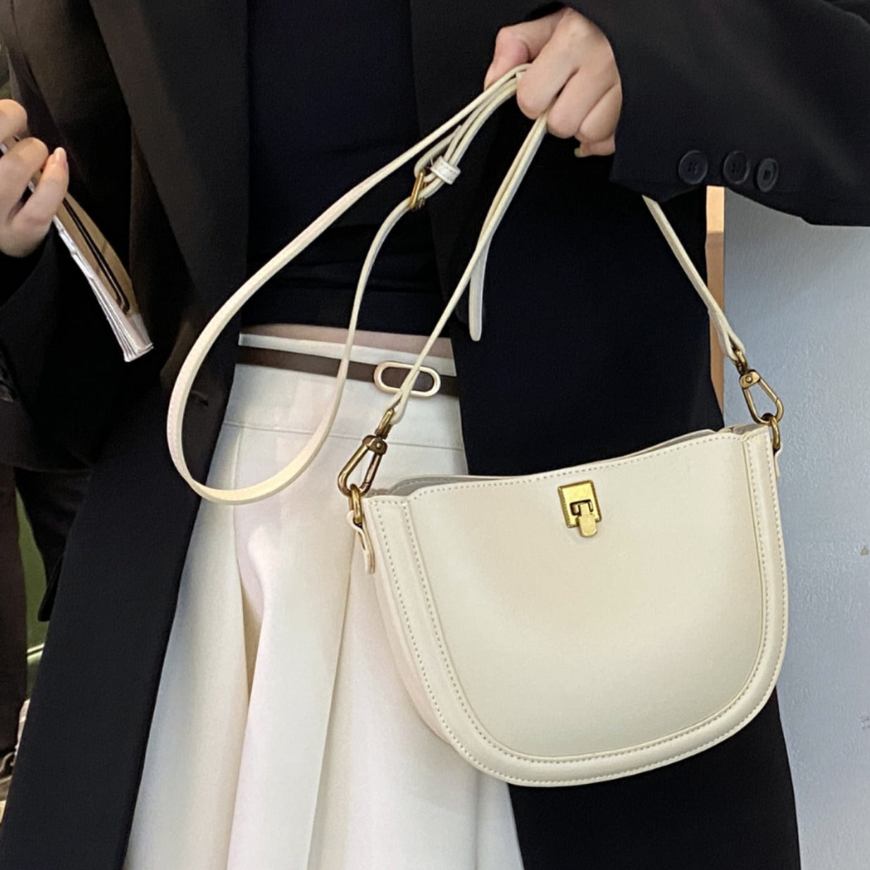 Women's Cowhide Minority Simple Fashion Zipper Little Crossbody Bags