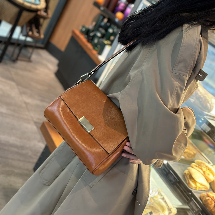 Women's Underarm Fashion Retro Sense Niche Leather Handbags