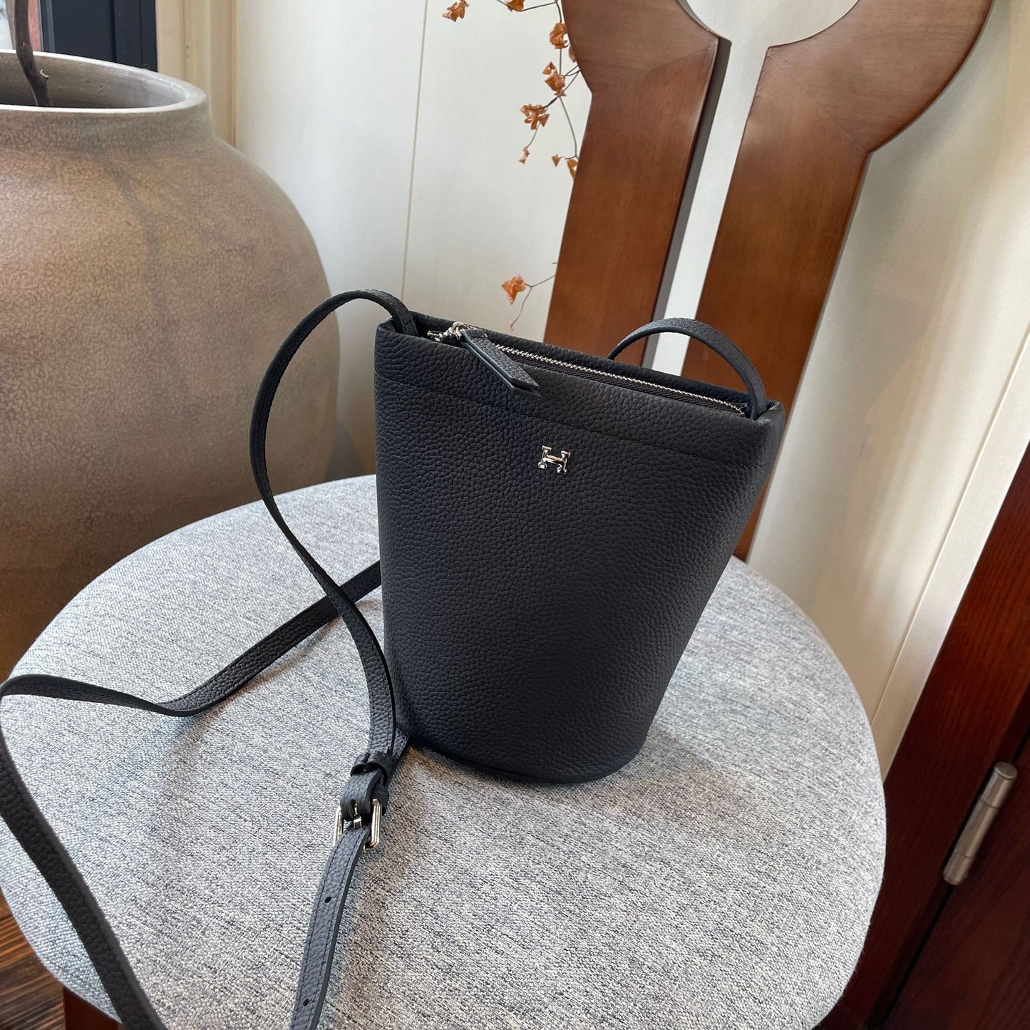 Women's Top Layer Leather Mini Portable Lychee Bucket Bags