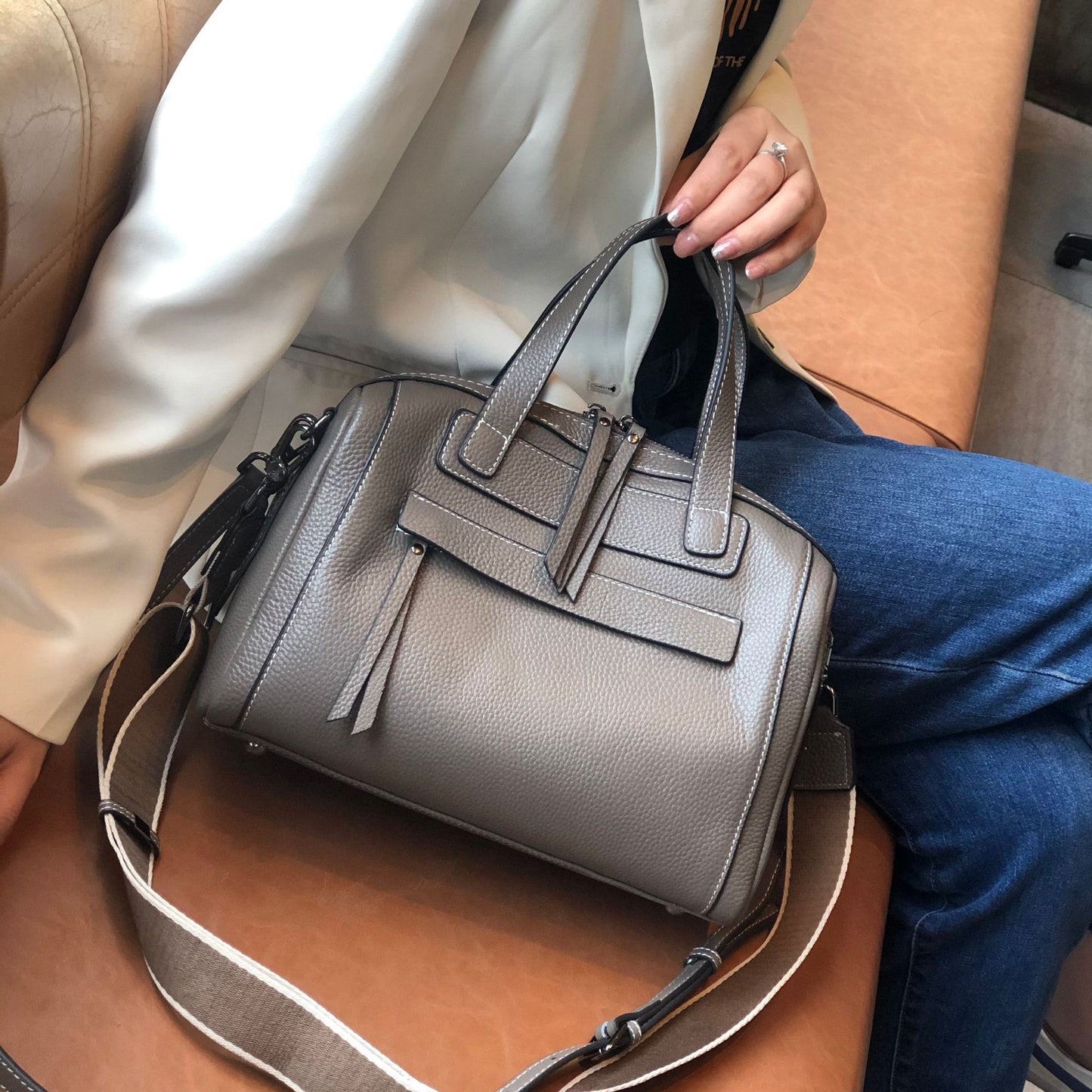 Women's Layer Leather Fashion Simple Pillow Commuter Shoulder Bags