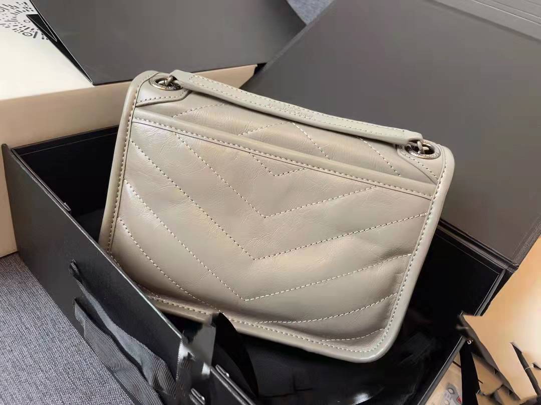 Women's Attractive Oil Wax Cowhide Physical Bags