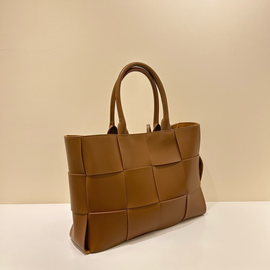 Summer Handmade Weaving Leisure Business Essential Genuine Crossbody Bags
