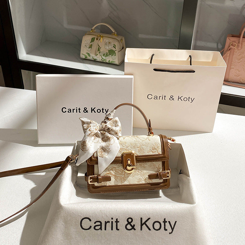 Attractive High-grade Silk Niche Embroidery Commuter Small Square Bags
