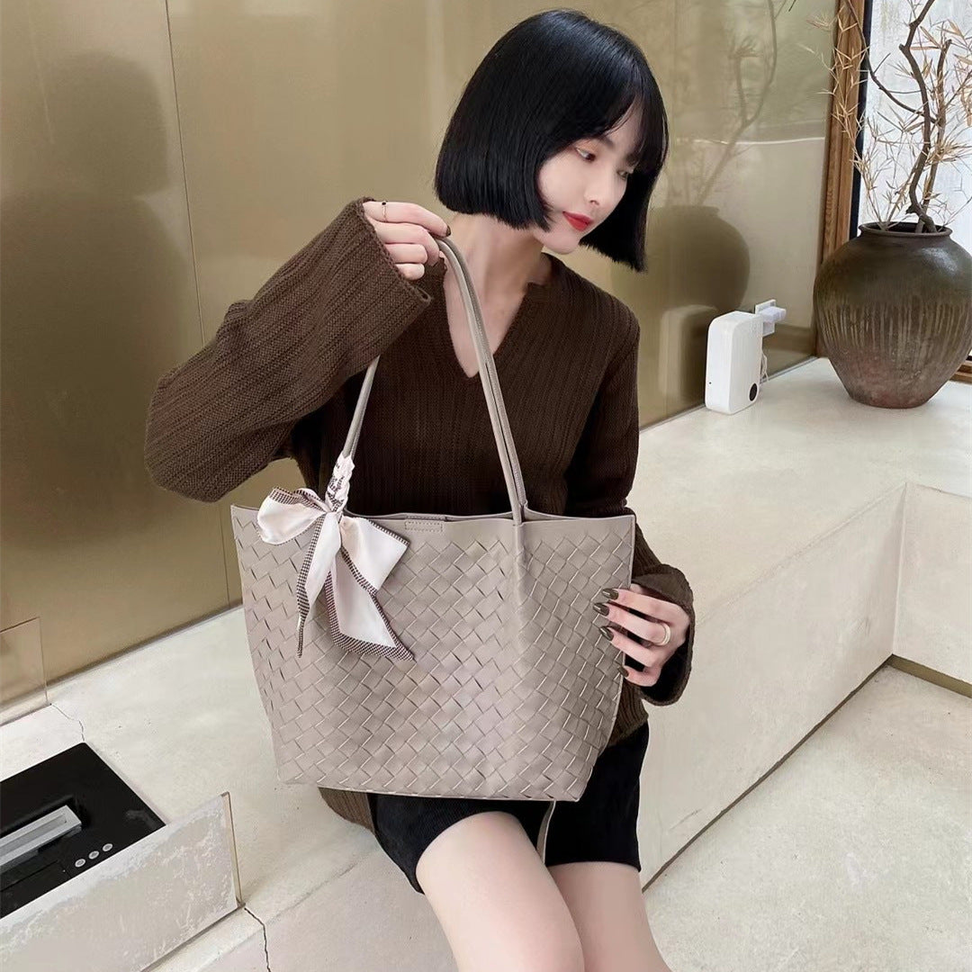 Women's Soft Cowhide Hand-woven Genuine Leather Vegetable Shoulder Bags
