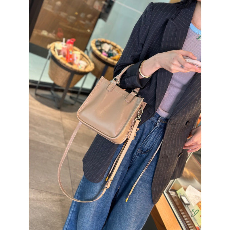 Women's New Trendy Leather Niche Commuter Shoulder Bags