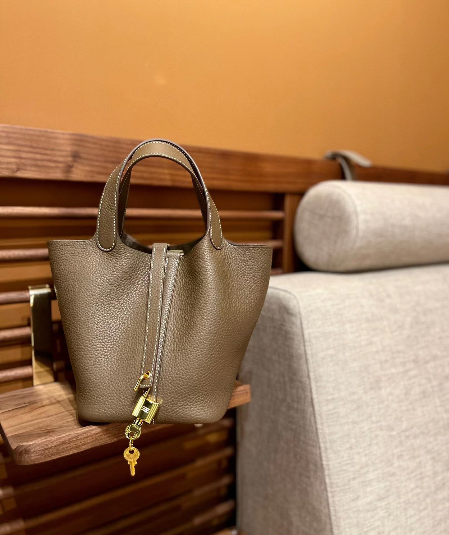 Women's Vegetable Basket Cowhide Handmade Wax Line Handbags